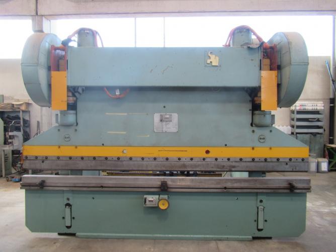 STANKOIMPORT И 1330 A